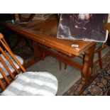 An oak draw leaf table.