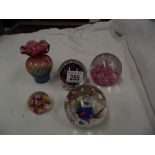 4 glass paperweights including Wedgwood & Caithness & a small coloured glass vase