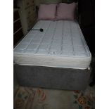 A good single electric bed (complete).