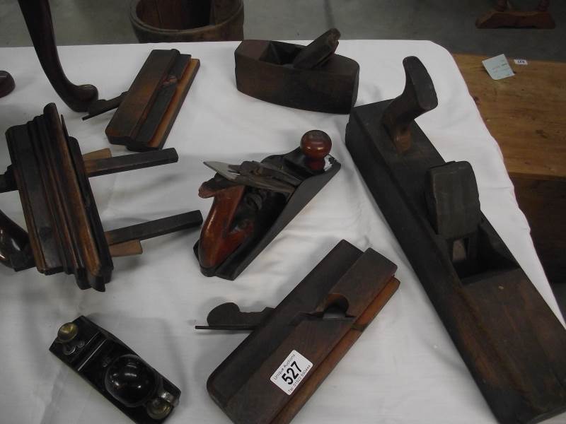 A quantity of vintage wood working planes. - Image 5 of 5