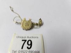 An Edwardian 9ct gold horseshoe brooch, 4.1 grams.