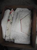 A box of mixed linen/fabric including crocheted doilies etc.