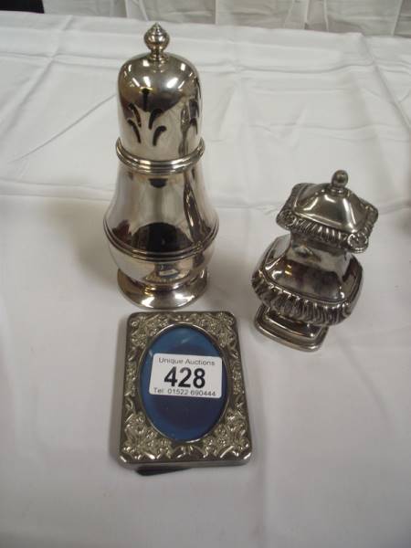 A boxed silver plate cruet set, sugar sifter etc. - Image 2 of 3