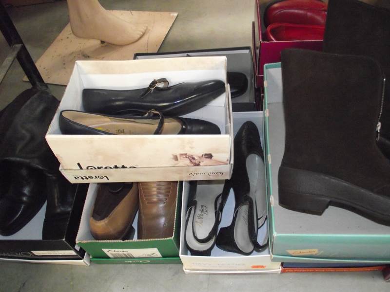 A quantity of new and used shoes. - Image 2 of 5