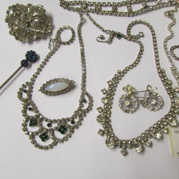 An mixed lot of old paste and other jewellery (10 pieces). - Image 3 of 3