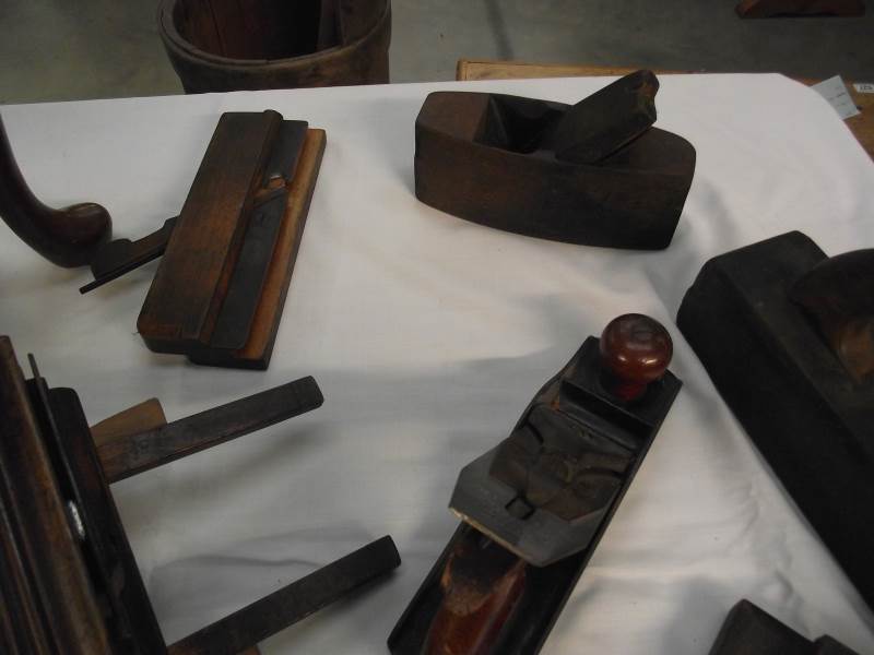 A quantity of vintage wood working planes. - Image 3 of 5