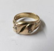 A gent's gold twist ring, size S. Approximately 7 grams.