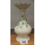 A Belleek vase decorated with shamrocks, 20 cm tall.