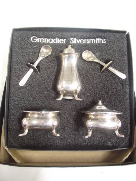 A boxed silver plate cruet set, sugar sifter etc. - Image 3 of 3