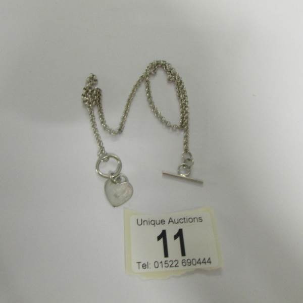 A silver 'T' bar neck chain, 11.9 grams.