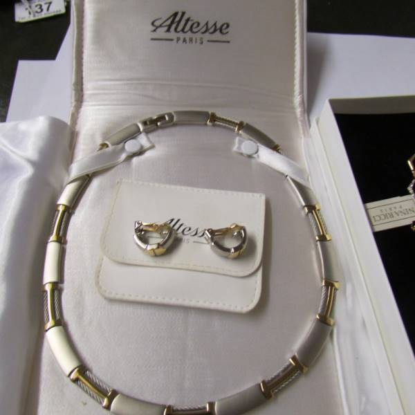 An Altesse Paris necklace, bracelet and earrings together with a Nina Ricci necklace and earrings. - Image 3 of 4