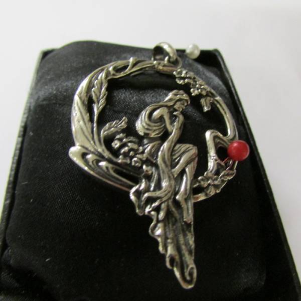 A silver art deco style lady on swing pendant. - Image 2 of 2