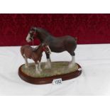 A Border fine arts Best in show Mare and Foal, B0404. (tail decoration on mare is partly missing).