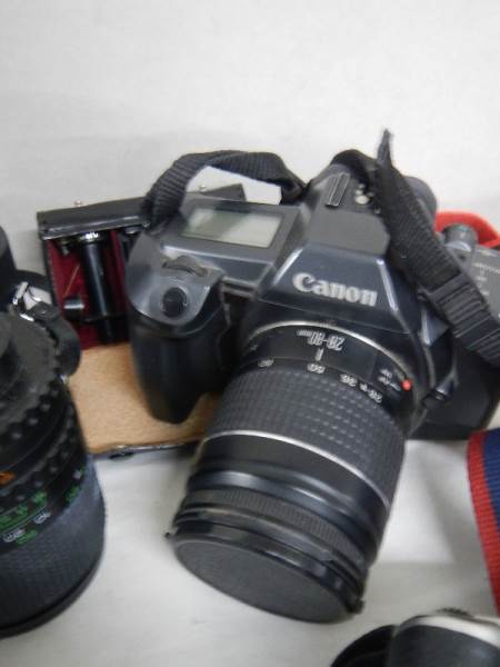 A mixed lot of camera's, lenses and accessories including Canon EOS 600, Yashica TL Electro etc. - Image 14 of 14