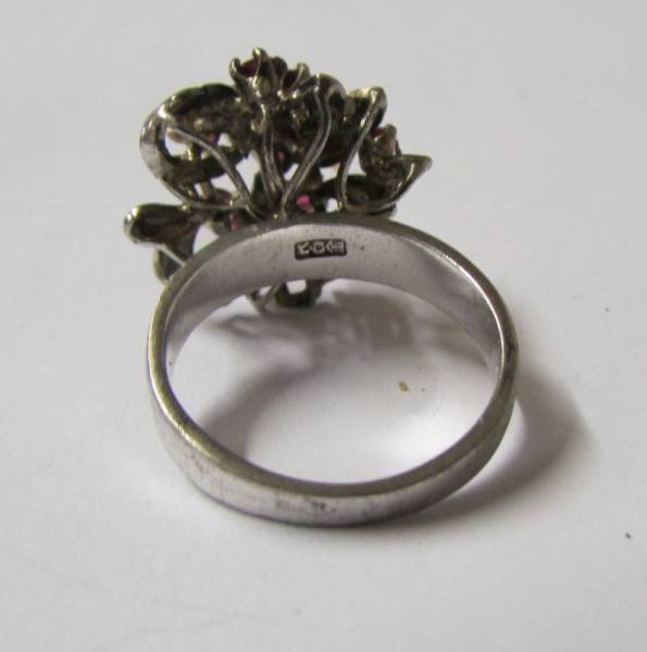 A circa 1970's ruby set cluster ring in whit metal in a floral design, size L. - Image 3 of 3