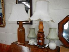 4 table lamps.