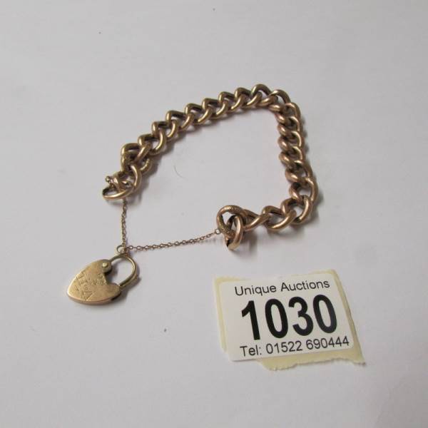 A 9ct gold bracelet with padlock, 15.5 grams.