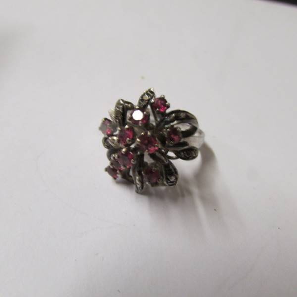 A circa 1970's ruby set cluster ring in whit metal in a floral design, size L. - Image 2 of 3