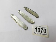 3 silver and mother of pearl pocket knives, Sheffield 1861/1874/1897.