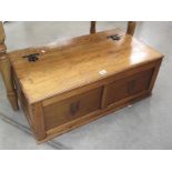 An oak blanket box (collect only).