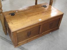 An oak blanket box (collect only).