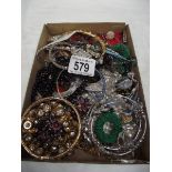 A mixed lot of costume jewellery.