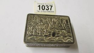 An embossed silver snuff/trinket box, 119.3 grams.