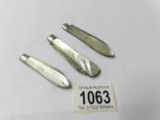 3 silver and mother of pearl pocket knives, Chester 1861 and 1864.