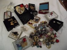 A mixed lot of novelty jewellery.