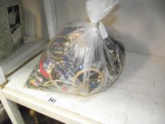 A bag of approximately 3 kg of costume jewellery.