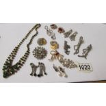 A mixed lot of old jewellery, earrings, brooches etc.