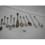 11 items of silver flat ware in good condition, 217 grams.