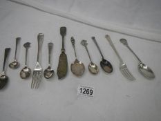 11 items of silver flat ware in good condition, 217 grams.