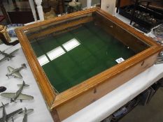 A jeweller's table top display cabinet with hinged lid, 63 x 59 c 13 cm deep. (collect only).