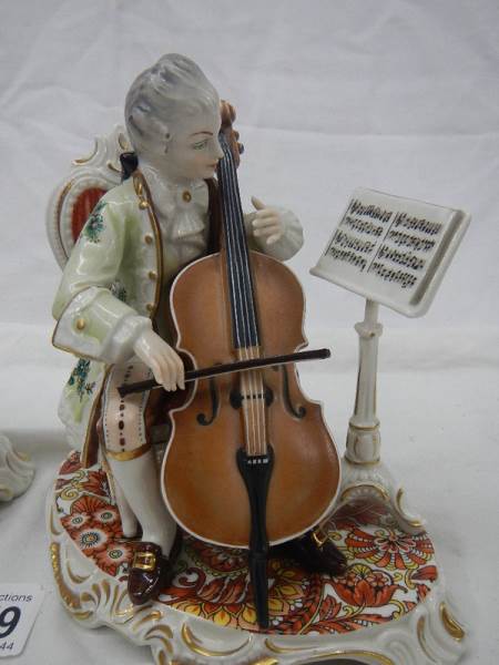 An excellent pair of Dresden mid 20th century figures of musicians, 7 cm tall. - Image 6 of 6