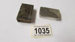 A silver matchbox holder and a silver snuff box. 34.4 grams.
