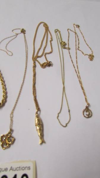 6 gold chains (4 with pendants), 23 grams (re-entered due to non paying bidder). - Image 3 of 3