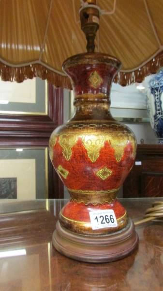 An oriental style table lamp with shade. - Image 2 of 2