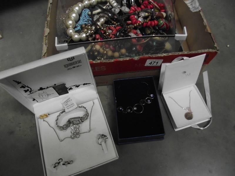 A mixed lot of vintage and costume jewellery including watches, pendant set etc.