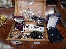 A wooden box of vintage and contemporary jewellery including rings, sets of earrings,