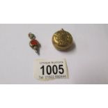 A 19th century yellow metal sovereign case and a small watch key.