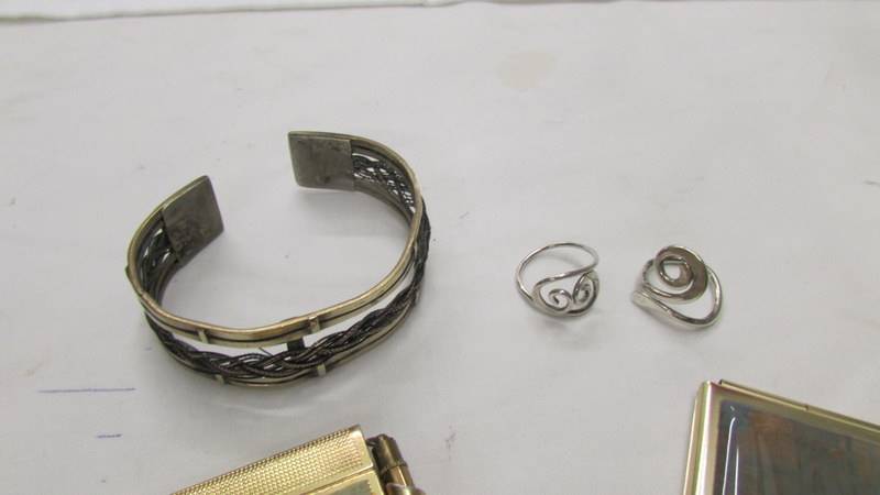 2 silver rings, 2 vintage notecases and a bangle. - Image 2 of 3