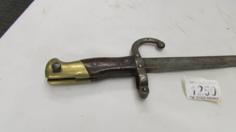 A French bayonet - Voine De Steyr 1877, M90700. - Image 2 of 4