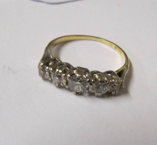 An 18ct yellow gold vintage five stone diamond ring of 1.1 carats, size O.