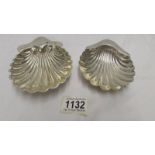 2 silver shell shaped dishes, approximately 130g.