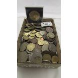 A mixed lot of assorted old UK and foreign coins.