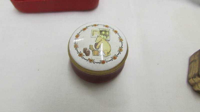A Bilston enamel pill box, a Stratton pill box, one other, - Image 5 of 8