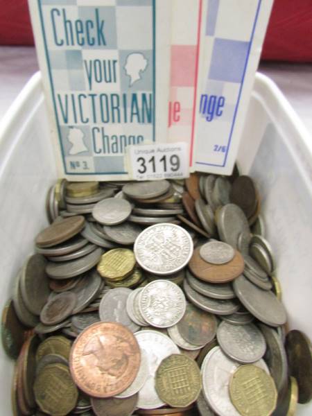 A mixed lot of UK coins.