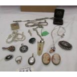 A mixed lot of jewellery including some silver.