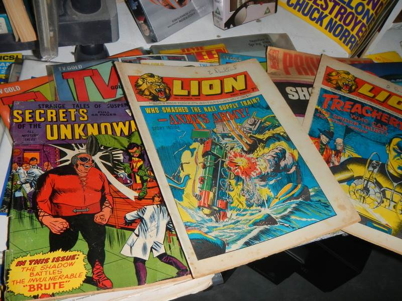 A long shelf of assorted comics including Joe 90, Return of the Jedi, Lion, Batman etc. - Image 5 of 7